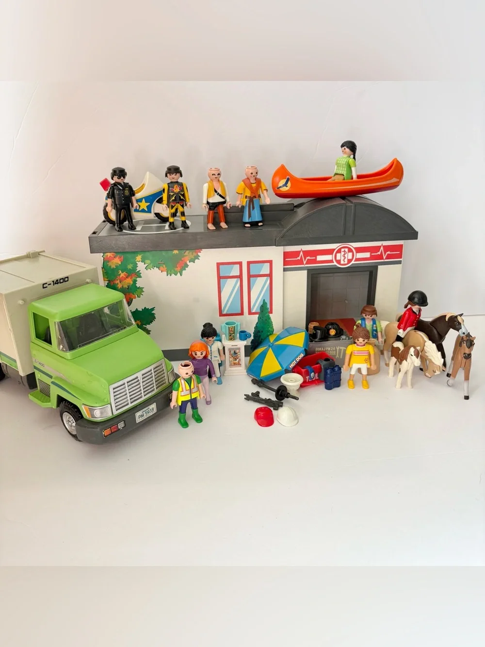 Playmobil Lot Medical Center Garbage Truck Figures Accessories